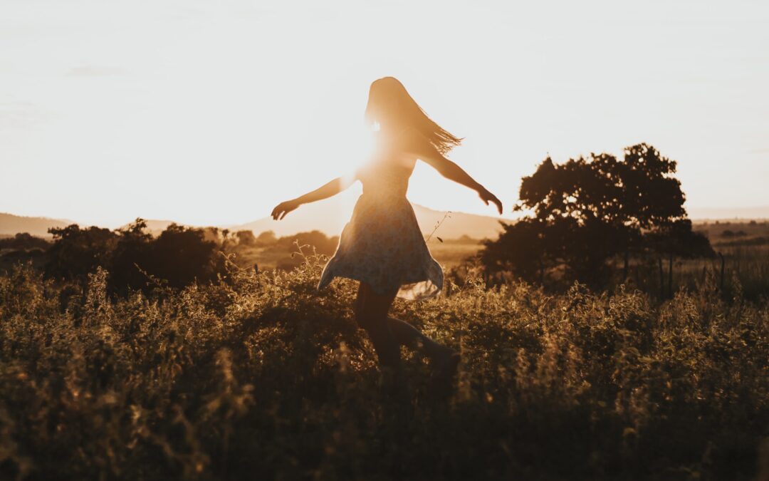 woman silhouette dancing outdoors