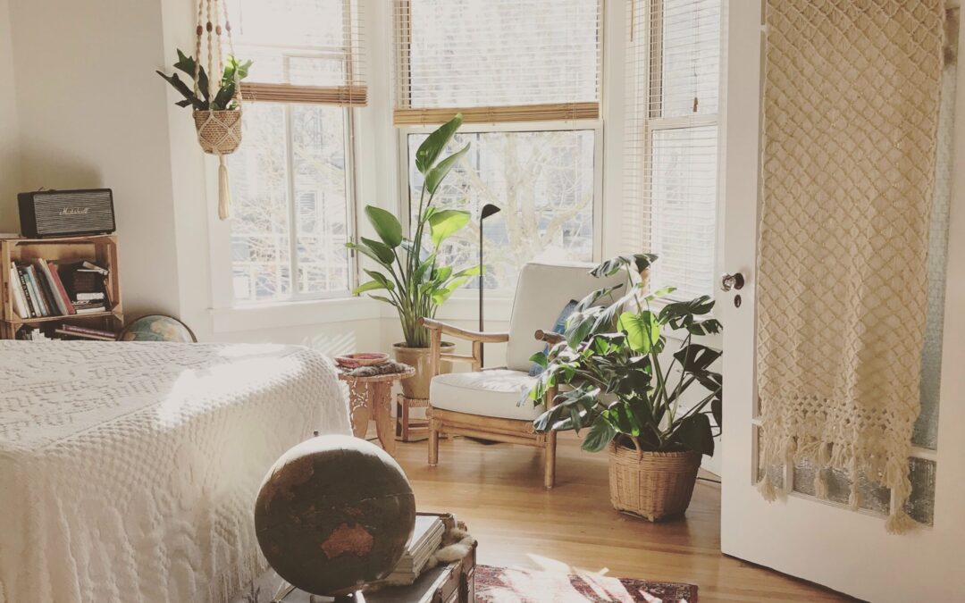 a house bedroom thats mostly white